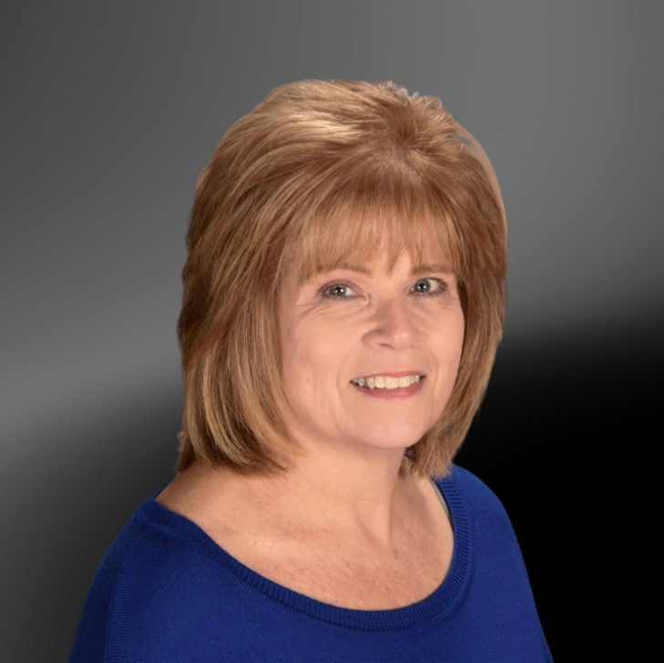  Suzanne